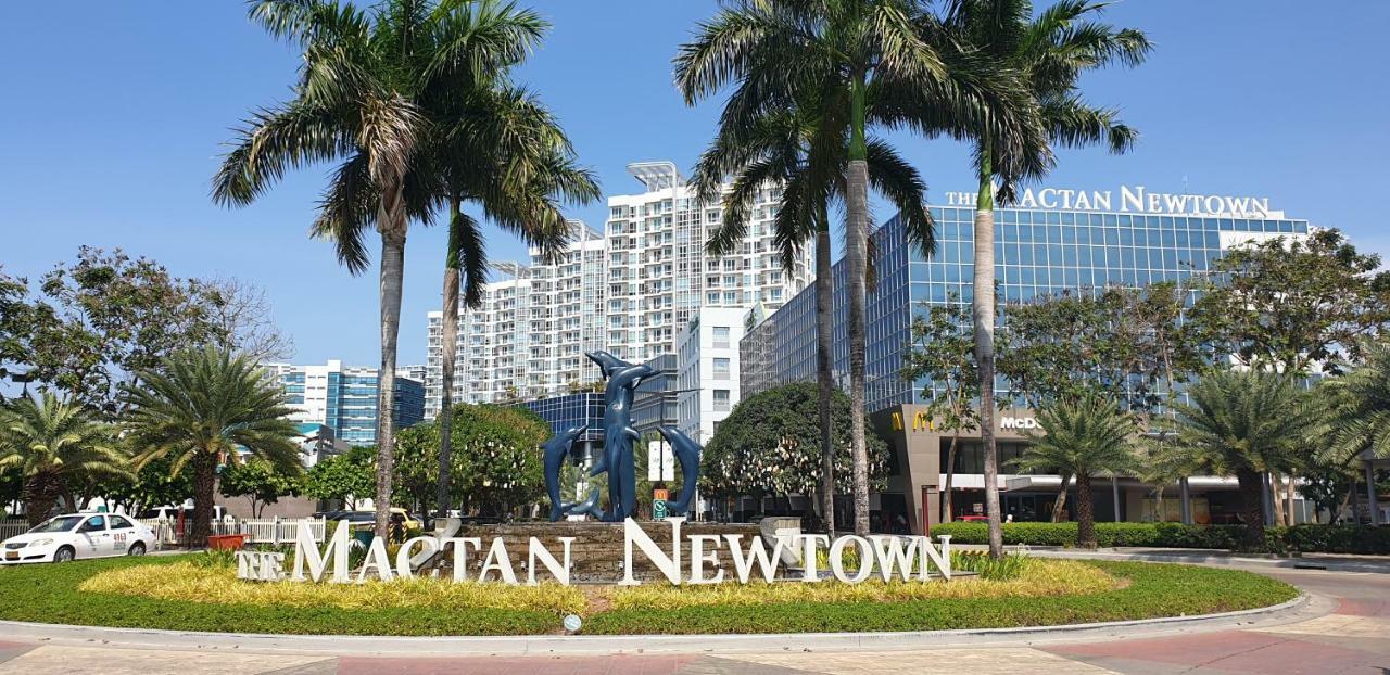 Mactan Newtown Condo With Garden And Ocean View 8Newtown Blvd Lapu-Lapu City Exterior photo