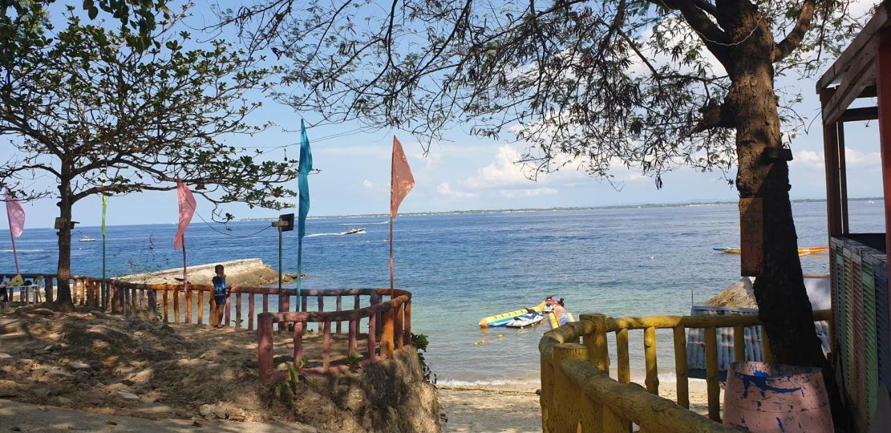 Mactan Newtown Condo With Garden And Ocean View 8Newtown Blvd Lapu-Lapu City Exterior photo