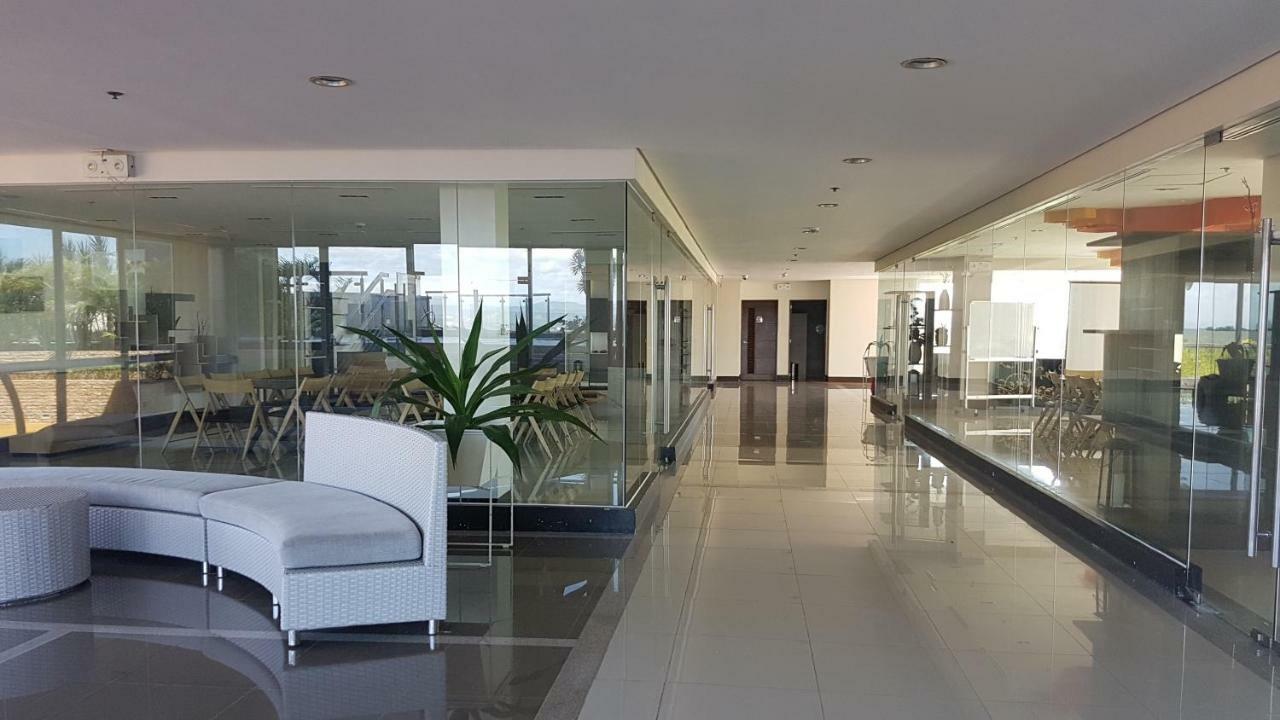Mactan Newtown Condo With Garden And Ocean View 8Newtown Blvd Lapu-Lapu City Exterior photo